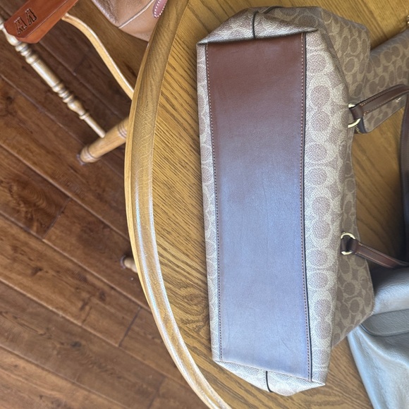 Station Tote Bag In Signature Canvas - Picture 7 of 8